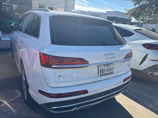 2023 Audi Q7 45 Premium