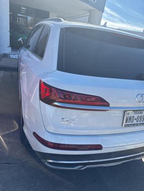 2023 Audi Q7 45 Premium
