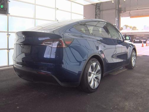2023 Tesla Model Y RWD