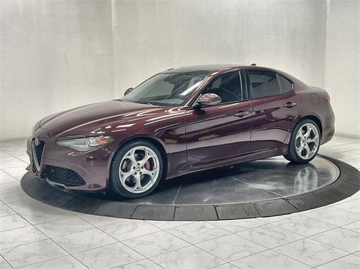 Photo 3 of 49 of 2019 Alfa Romeo Giulia Ti