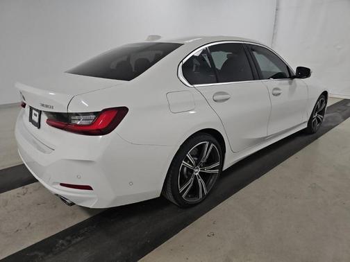 Alpine White 2024 BMW 330 330i