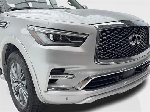 2022 INFINITI QX80 Luxe