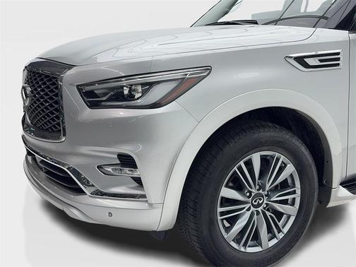 2022 INFINITI QX80 Luxe