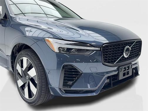 2025 Volvo XC60 Plug-In Hybrid T8 Plus