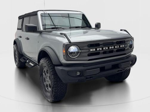 Iconic Silver Metallic 2023 Ford Bronco Big Bend