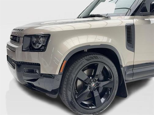 2023 Land Rover Defender 130 X-Dynamic SE