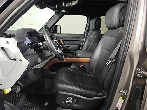 2023 Land Rover Defender 130 X-Dynamic SE
