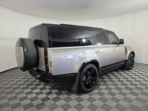 2023 Land Rover Defender 130 X-Dynamic SE