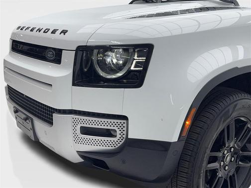 2025 Land Rover Defender 110 P300