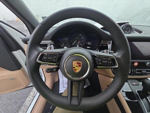 2025 Porsche Macan Base