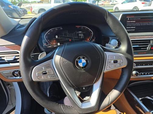 Mineral White Metallic 2022 BMW 740 i xDrive