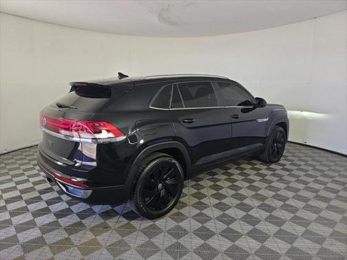 2025 Volkswagen Atlas Cross Sport 2.0T SE w/Technology