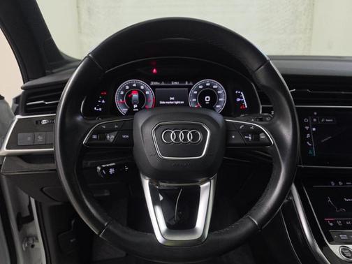 Glacier White Metallic 2021 Audi Q7 45 Premium Plus