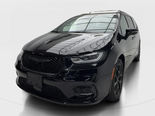 Diamond Black Crystal Pearlcoat 2025 Chrysler Pacifica Limited