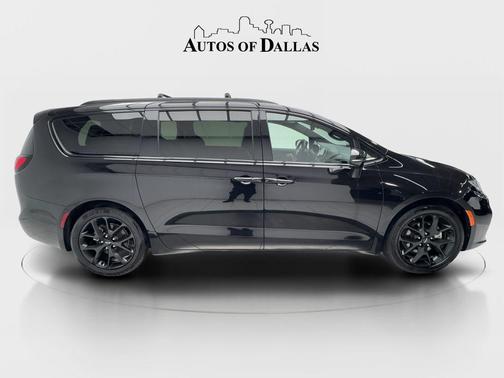 Diamond Black Crystal Pearlcoat 2025 Chrysler Pacifica Limited