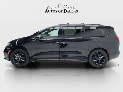 Diamond Black Crystal Pearlcoat 2025 Chrysler Pacifica Limited