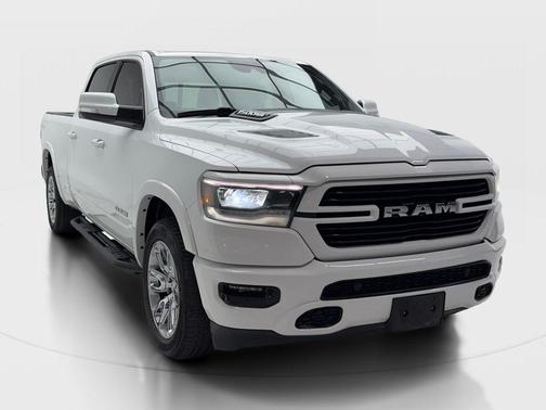 Bright White Clearcoat 2022 RAM 1500 Laramie