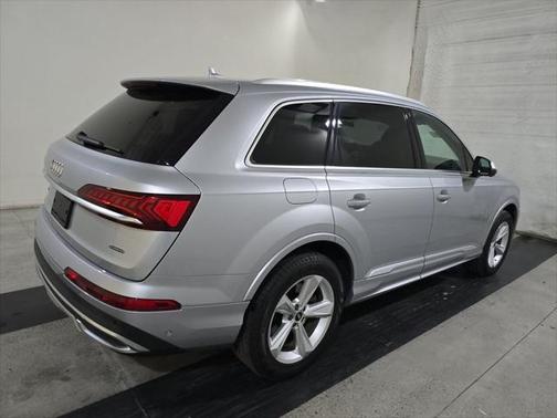 2022 Audi Q7 45 Premium