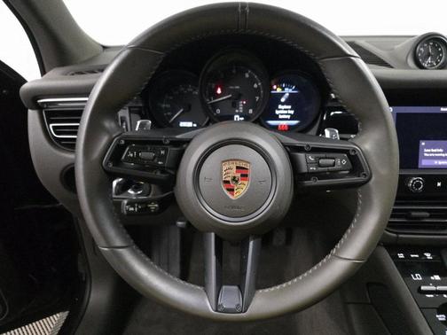 2023 Porsche Macan Base