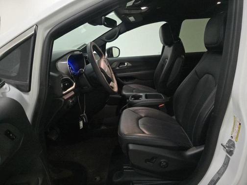 2025 Chrysler Pacifica L