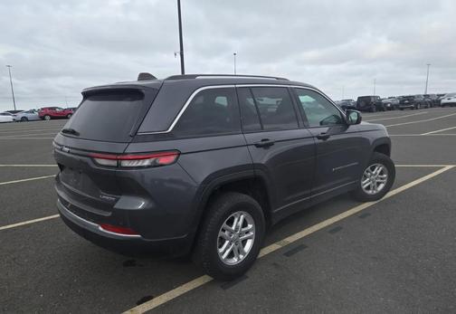 Baltic Gray Metallic Clearcoat 2024 Jeep Grand Cherokee Laredo