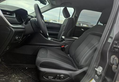 Baltic Gray Metallic Clearcoat 2024 Jeep Grand Cherokee Laredo
