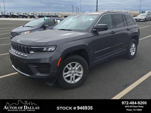 Baltic Gray Metallic Clearcoat 2024 Jeep Grand Cherokee Laredo