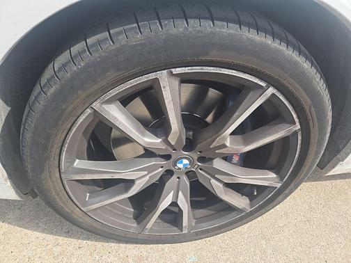 Mineral White Metallic 2020 BMW X7 M50i