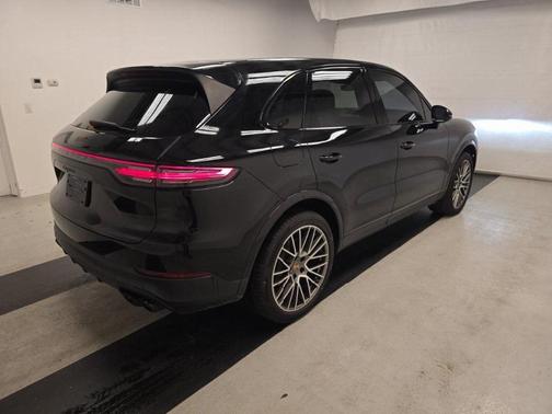 2023 Porsche Cayenne Platinum Edition