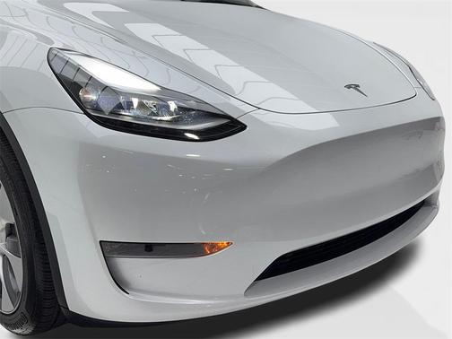 2024 Tesla Model Y Standard Range