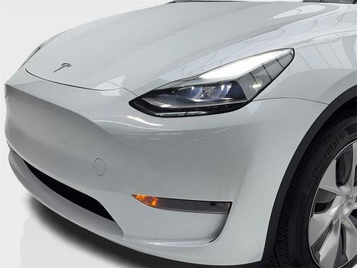 2024 Tesla Model Y Standard Range