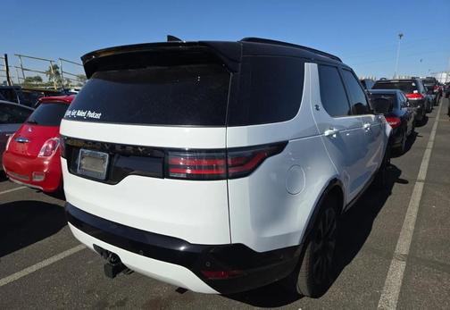 Fuji White 2024 Land Rover Discovery P360 Dynamic SE