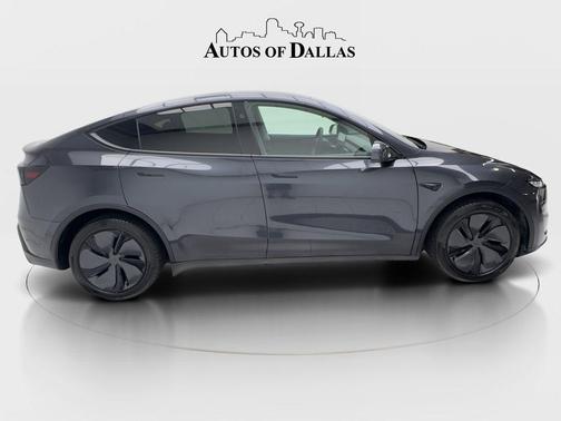 2026 Tesla Model Y Standard Rear-Wheel Drive