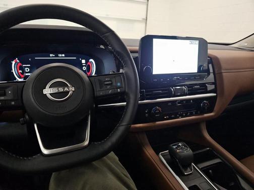 2024 Nissan Pathfinder Platinum 4WD