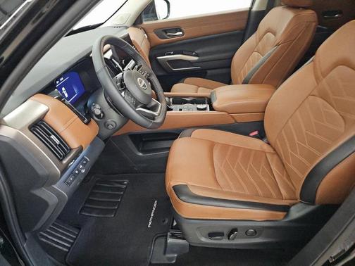 2024 Nissan Pathfinder Platinum 4WD
