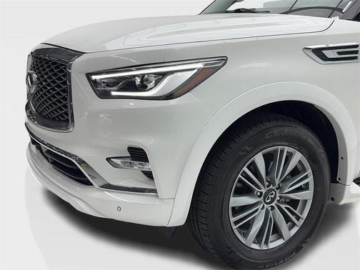2023 INFINITI QX80 Luxe