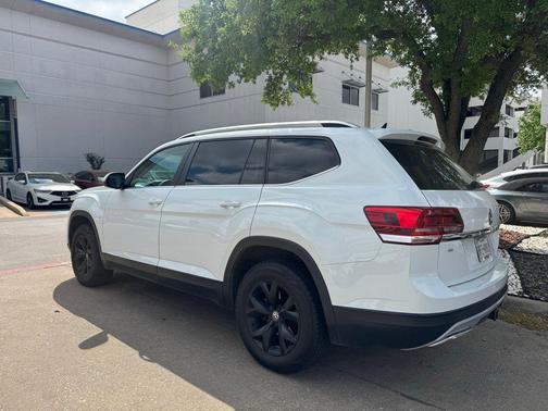 Pure White 2018 Volkswagen Atlas 3.6L SE