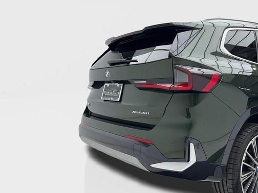 San Remo Green Metallic 2025 BMW X1 xDrive28i