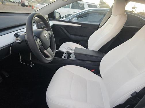 2025 Tesla Model Y Long Range Dual Motor All-Wheel Drive