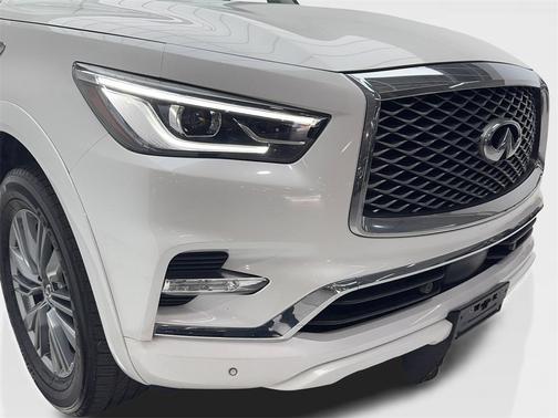 2022 INFINITI QX80 Luxe