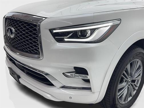 2022 INFINITI QX80 Luxe