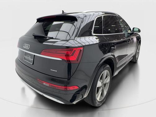 Mythos Black Metallic 2023 Audi Q5 40 Premium