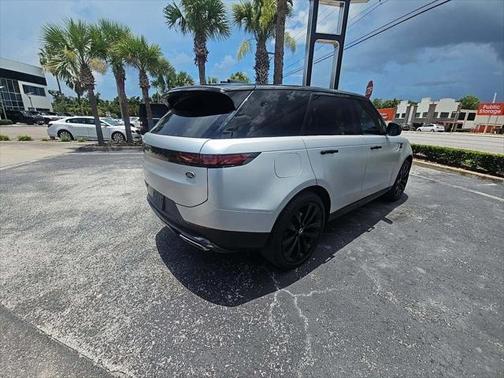 2023 Land Rover Range Rover Sport SE
