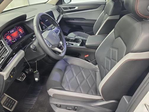 2024 Volkswagen Atlas 2.0T SE w/Technology 4MOTION