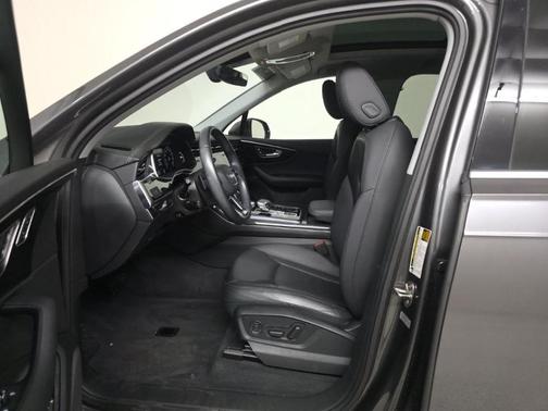 Samurai Gray Metallic 2023 Audi Q7 45 Premium