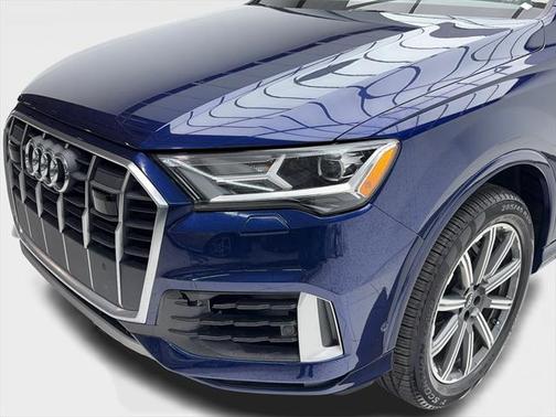 2022 Audi Q7 45 Premium Plus