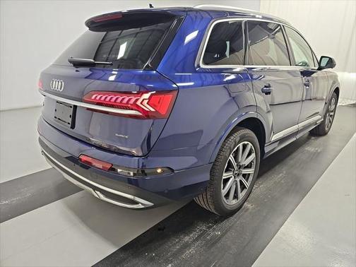 2022 Audi Q7 45 Premium Plus