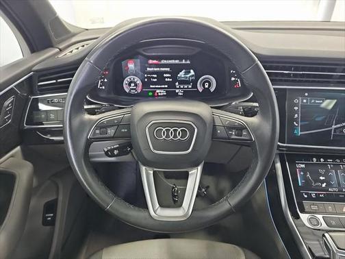 2022 Audi Q7 45 Premium Plus