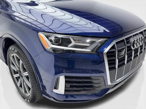 2022 Audi Q7 45 Premium Plus