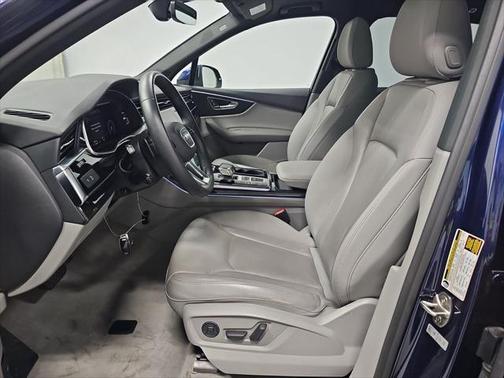 2022 Audi Q7 45 Premium Plus